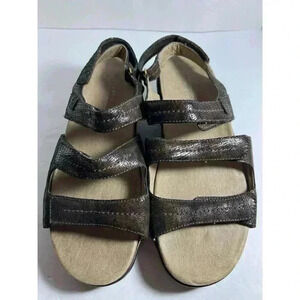 Aravon shoes